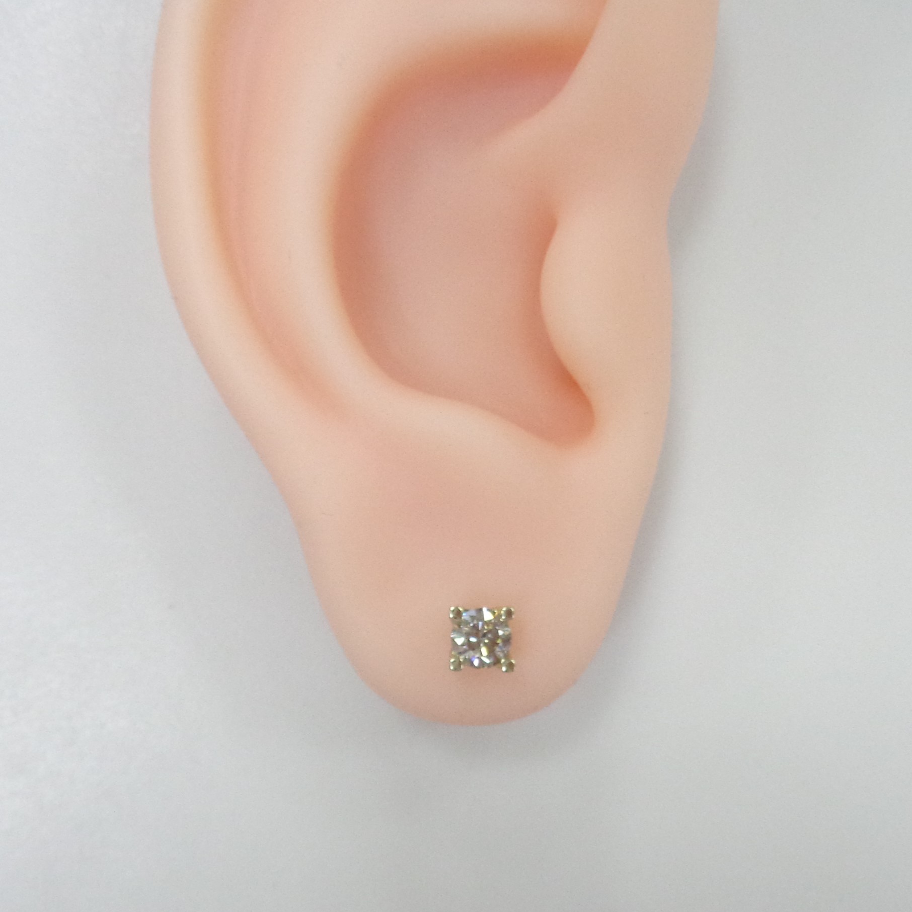 Серьги-пусеты из желтого золота с коньячными бриллиантами